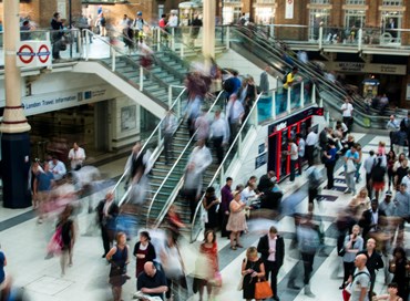 La società di oggi “mordi e fuggi”