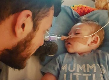 Johnson ad Alfano: “Impossibile portare Charlie a Roma”