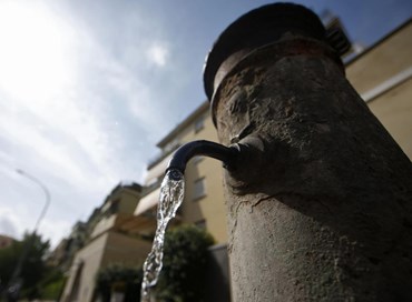 Il totem dell’acqua pubblica