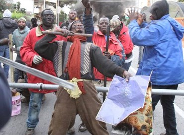 Bande paramilitari di migranti pronte all’assalto