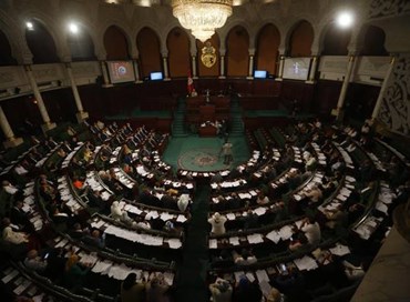 Tunisia: passa tra le proteste la “legge di riconciliazione”
