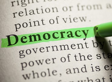 Gli equivoci della democrazia