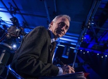 Il Paese rischia, ma Travaglio pensa alla Boschi