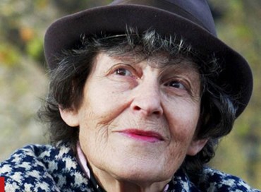 Addio a Jenny Joseph, la poetessa di “Warning”